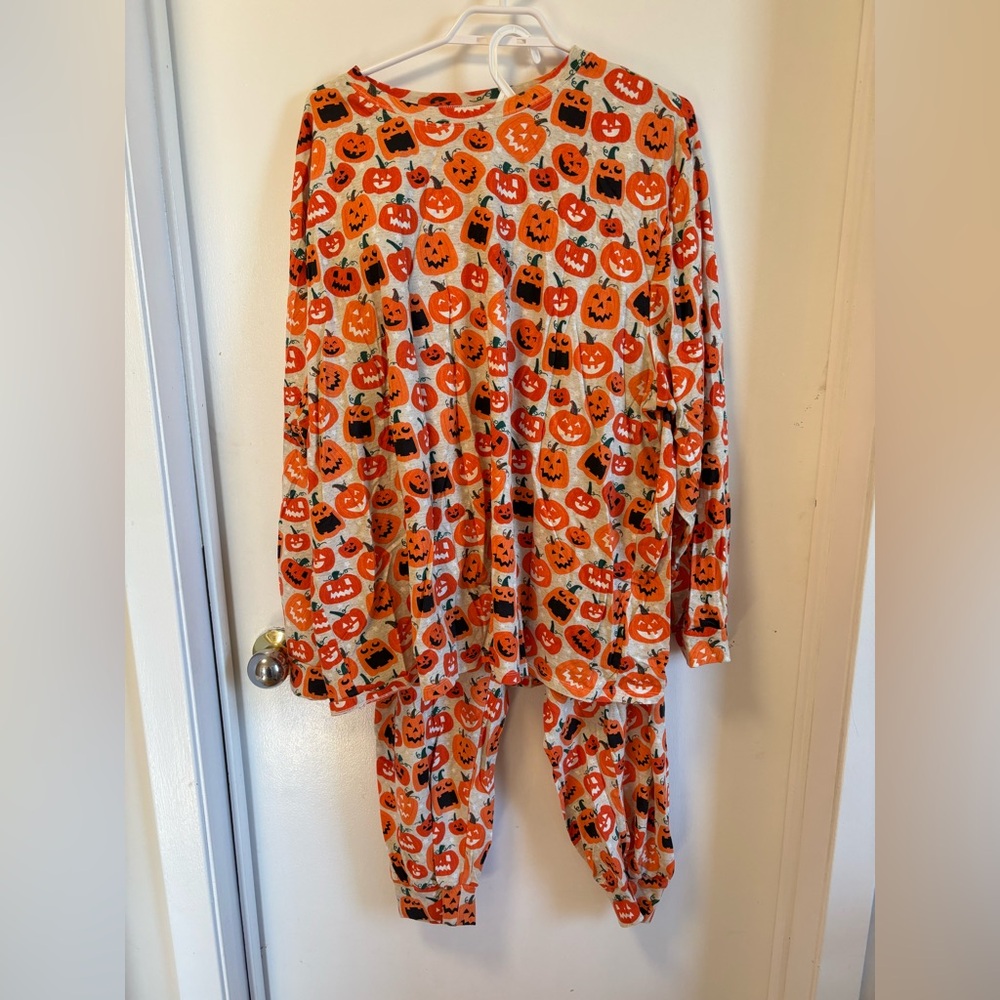 🔮 5/$25 Halloween Pumpkin Pajama Set Size 3X